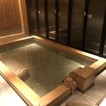 炭平 - 貸切風呂"桜"の湯船
