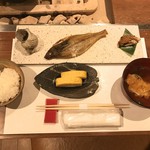 炭平 - 朝食