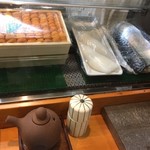 寿司栄 - ショウケースのネタ②