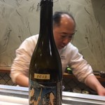 寿司栄 - 醸し人九平次、こちらはワイン樽で寝かしたもの