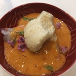 寿司栄 - 雲丹で作ったソースにオニ海老を絡ませて、乗っているのは泡醤油