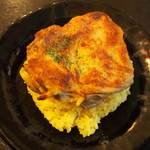 kanakoのスープカレー屋さん - Kanako'sチキングリルonライス（ターメリックライスの上に大きなチキングリル）