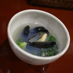 蓮華 - 例湯（ムール貝の生姜スープ）500円