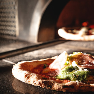 [Proud pizza baked in a stone oven] ALL 500 yen (550 yen including tax)! !