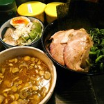 つけめん(中盛)　９００円(税込)