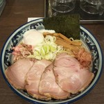 兎に角 柏高島屋ステーションモール店 - 油そば普通盛り、チャーシュー3枚、温泉たまごトッピング(790円と290円と110円)