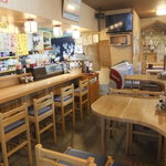 仁の字 - 落ち着いたカウンター席
