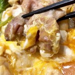 新橋 鶏繁 どんぶり子 - お肉と玉子はこんな感じ