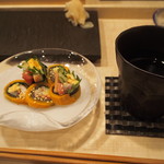 Sushi Senki - 沢庵巻 ＆ 冷酒（萬歳 七割磨き 純米）