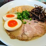 らぁ麺 おかむら - さっぱりした豚骨ラーメンです。