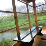 水辺のカフェ 三宅商店 酒津 - ＜秋＞秘密の席