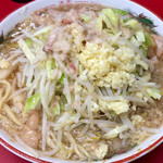 ラーメン二郎 京急川崎店 - 小ブタ 830円 (ニンニク・ヤサイ・アブラ)