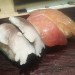 立ち寿司横丁 - シメサバ(180円)と漬けまぐろ(130円)