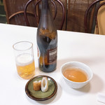 キッチンまつば - ビールに竹輪が付いてました