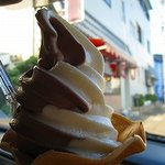 まえだ焼まんじゅう店 - ソフトクリーム（ミックス）