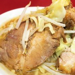 ラーメン二郎 - 豚