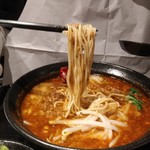 覇王 - 麺は細めで結構伸びやすいタイプ