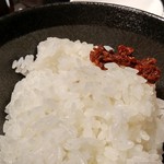 覇王 - 自家製の具だくさんラー油はかなり辛いですけどこのまま食べたい味