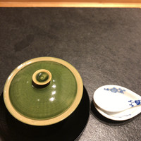 小熊 - 《先付》
                    河豚白子  玉地蒸し
                    
                     白子を2回茹でて臭みを取り裏ごしして
                    河豚のアラや身やか
