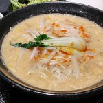 覇王 - 上澄みにはミキシングされたピーナッツとすりごま、芝麻醤の芸術的ホイップ