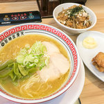 Hakatagensuke - 「鶏白湯ラーメン」は700円＋「鶏プルセット」+350円ですがランチなら100円お安く950円で。