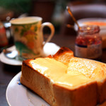 蜜蜂 - チーズもバターもたっぷりで美味しい♪