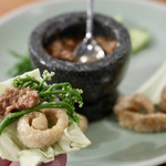 酒とタイ料理 ピッサヌローク - キャベツにのせて