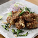 酒とタイ料理 ピッサヌローク - 鶏肉のニンニク揚げ（ガイトードガディアム）