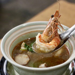 酒とタイ料理 ピッサヌローク - スペシャルトムヤムクン（トムヤムクンピモー）