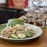 酒とタイ料理 ピッサヌローク - お好みの調味料で味変