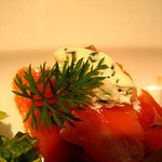 リッチ - 自家製スモークサーモンのサラダ仕立て、サワークリーム