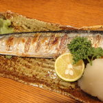 大衆割烹　春日 - サンマの塩焼き