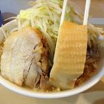 Ramenkagemusha - らーめん＋豚１枚850円（野菜マシマシ）