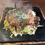 あつあつ屋 - 広島風お好み焼き（600円）