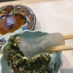 寿司栄 - かわはぎの刺身を巻いて