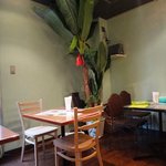 ベトナムちゃん - 南国を意識したバナナや椰子のレプリカまである店内