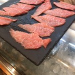 寿司栄 - 鮪トロ薄造り