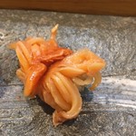 寿司栄 - 赤貝の握り