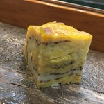 寿司栄 - 玉子焼き