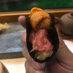 寿司栄 - 雲丹とトロの手巻き