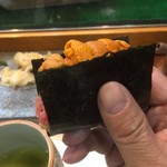 寿司栄 - 雲丹とトロの手巻き