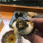 寿司栄 - 河豚の白子にキャビアを乗せて軍艦巻