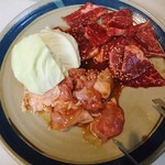 koriankicchinommason - 平日ランチ
                        お好みセット1050円
                        カルビと鶏肉(豚、鶏、イカ、ホルモンの中から一品)