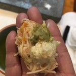 寿司栄 - 加能蟹の握り、泡醤油と蟹味噌を乗せて