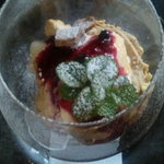 ラ・メゾン・ルージュ - マロンクリームいろんなフルーツバニラアイスのパフェ仕立て