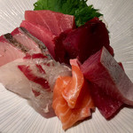 めしの助 - 刺身盛りのアップ