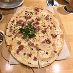 Paulaner am Dom - フラムクーヘンはSpeckとタマネギが基本形。