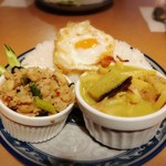 タイ食堂 ジャルアン - ランチ限定　タイカレー＆とりバジルいため（大盛）850円