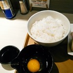 Sagamihara 欅 - 玉子かけご飯(２００円)にTKG専用のお醤油も。