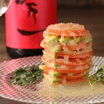 nihonshuba-masumasu - 丸ごとトマトとアボカドのタワーサラダ